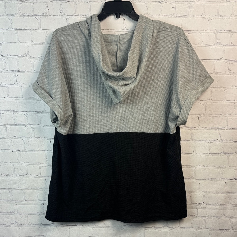 BloomChic Gray and Black Short Sleeve Hooded Waffle Top Plus Size 2X - Picture 7 of 7